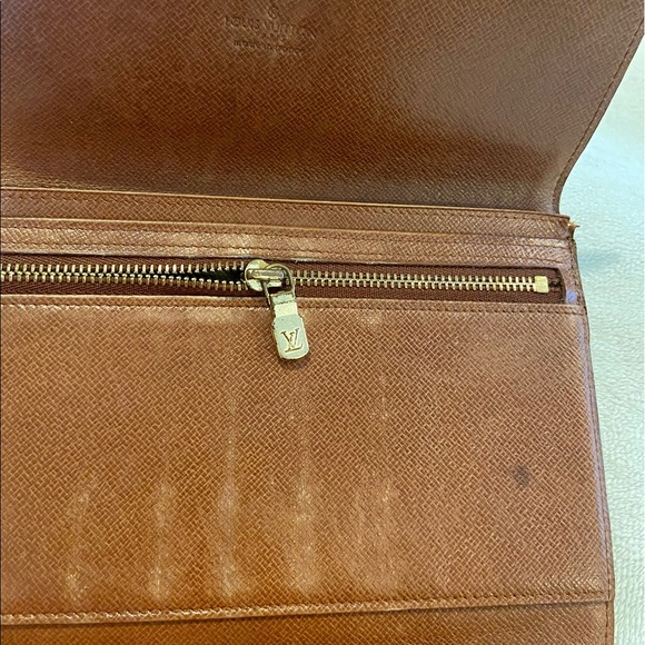SOLD ✅ Authentic Louis Vuitton Passport Clutch - Picture 7 of 12